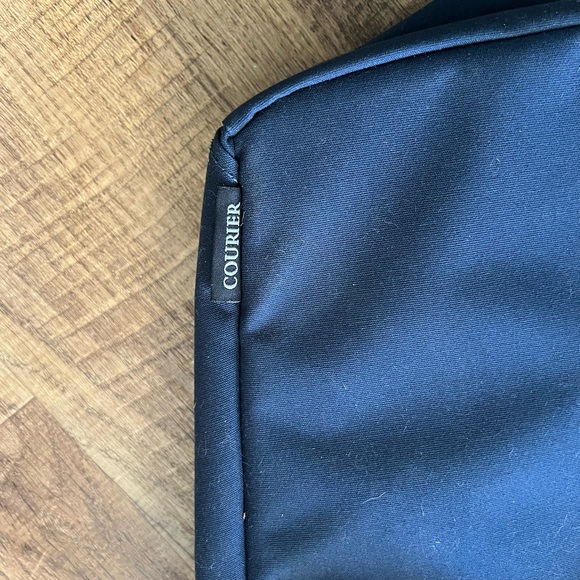 Osprey Men's Black Messenger Bag - Picture 7 of 13